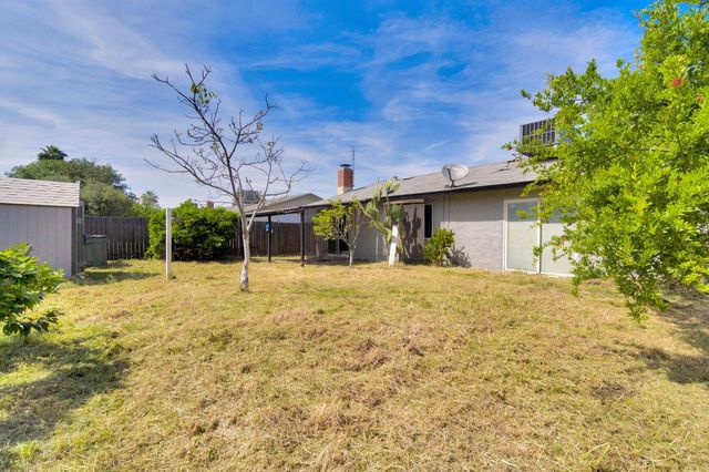 546 W Swift Avenue, Clovis, CA 93612