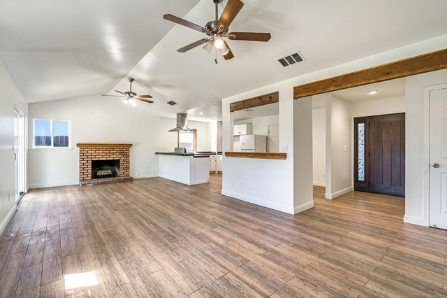 546 W Swift Avenue, Clovis, CA 93612