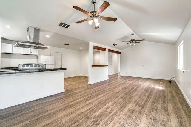 546 W Swift Avenue, Clovis, CA 93612