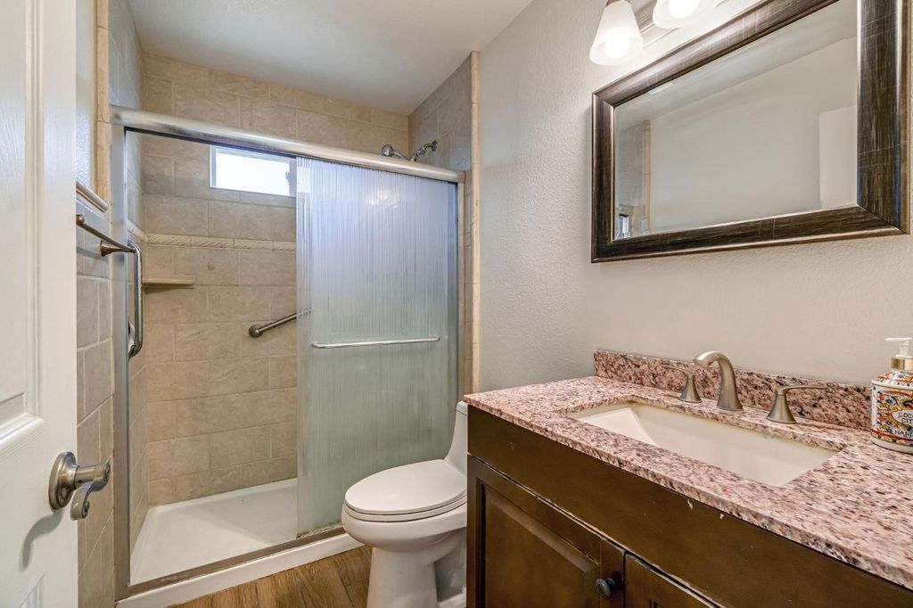 Image 18 of property listing at 546 W Swift Avenue, Clovis, CA 93612