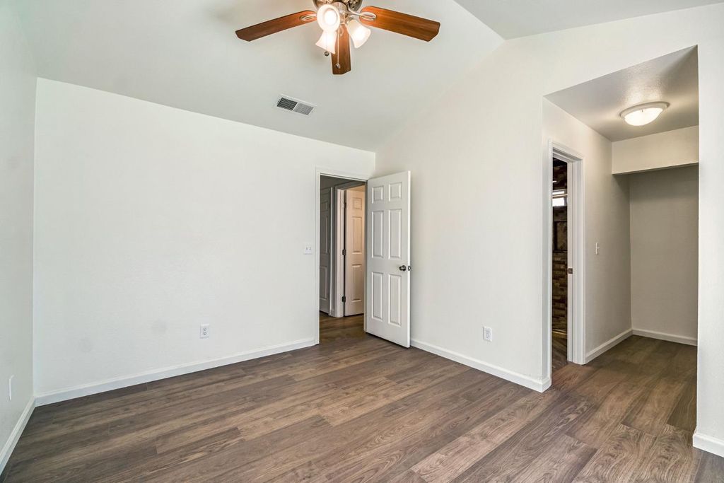 Image 20 of property listing at 546 W Swift Avenue, Clovis, CA 93612