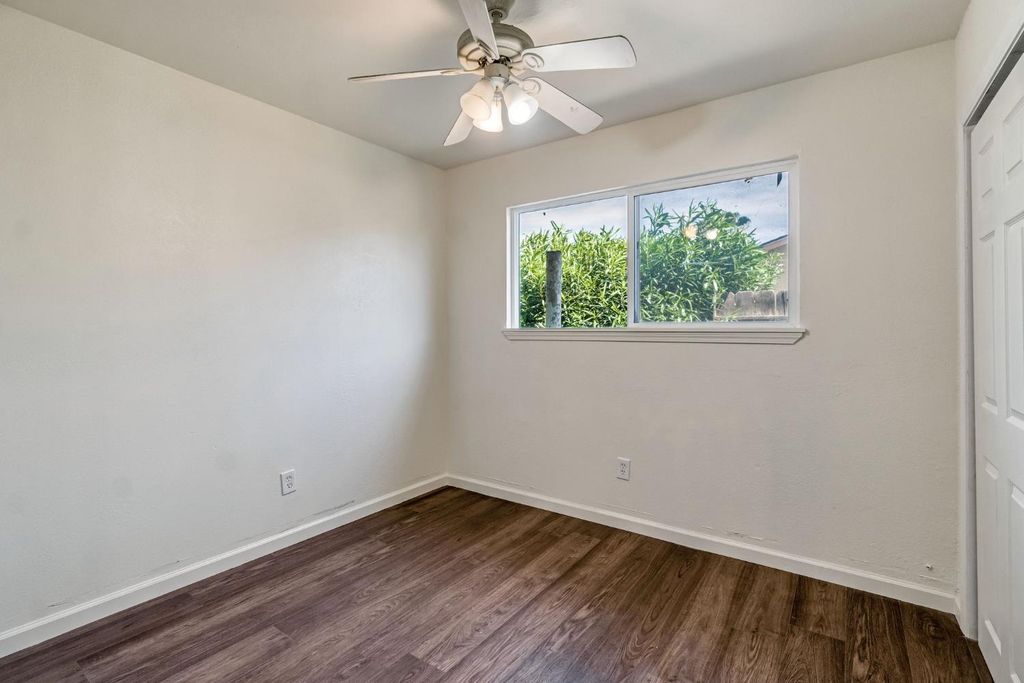 Image 23 of property listing at 546 W Swift Avenue, Clovis, CA 93612