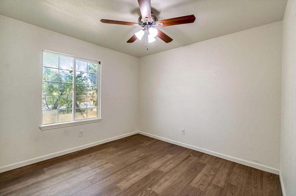 Image 27 of property listing at 546 W Swift Avenue, Clovis, CA 93612