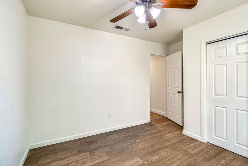 Image 28 of property listing at 546 W Swift Avenue, Clovis, CA 93612