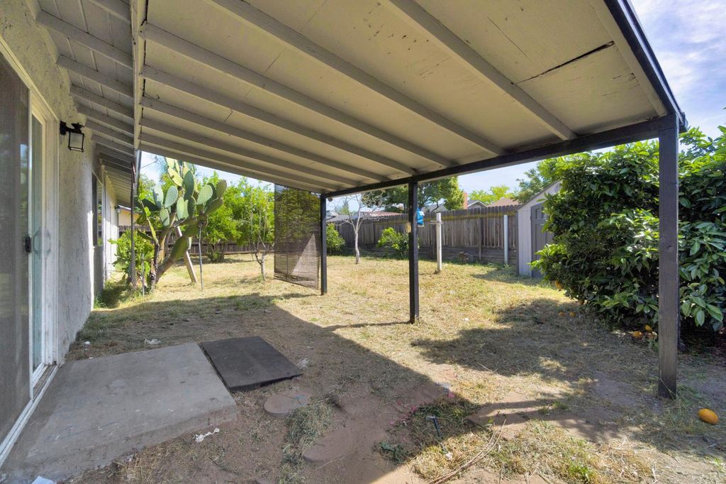 Image 29 of property listing at 546 W Swift Avenue, Clovis, CA 93612