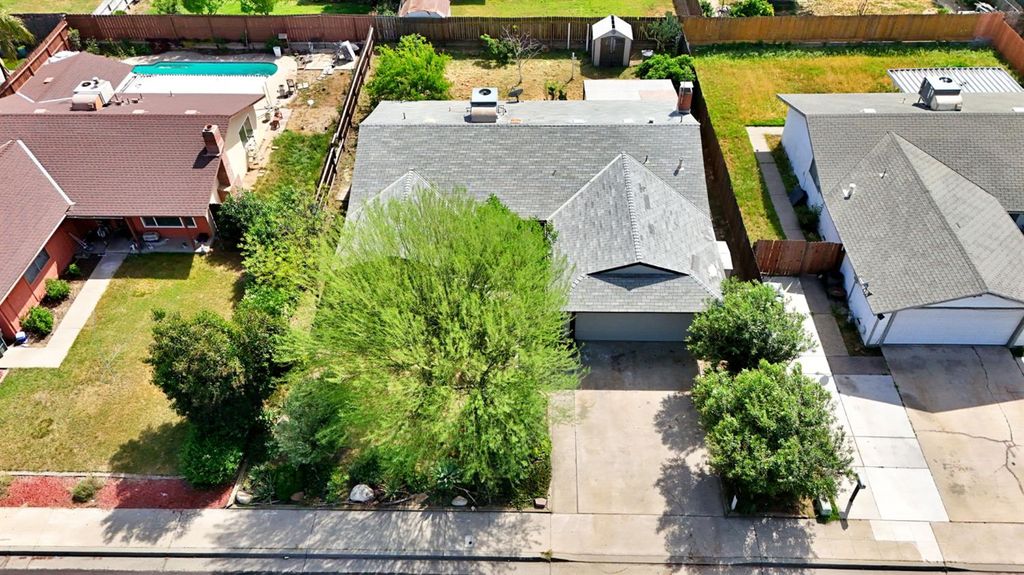 Image 35 of property listing at 546 W Swift Avenue, Clovis, CA 93612