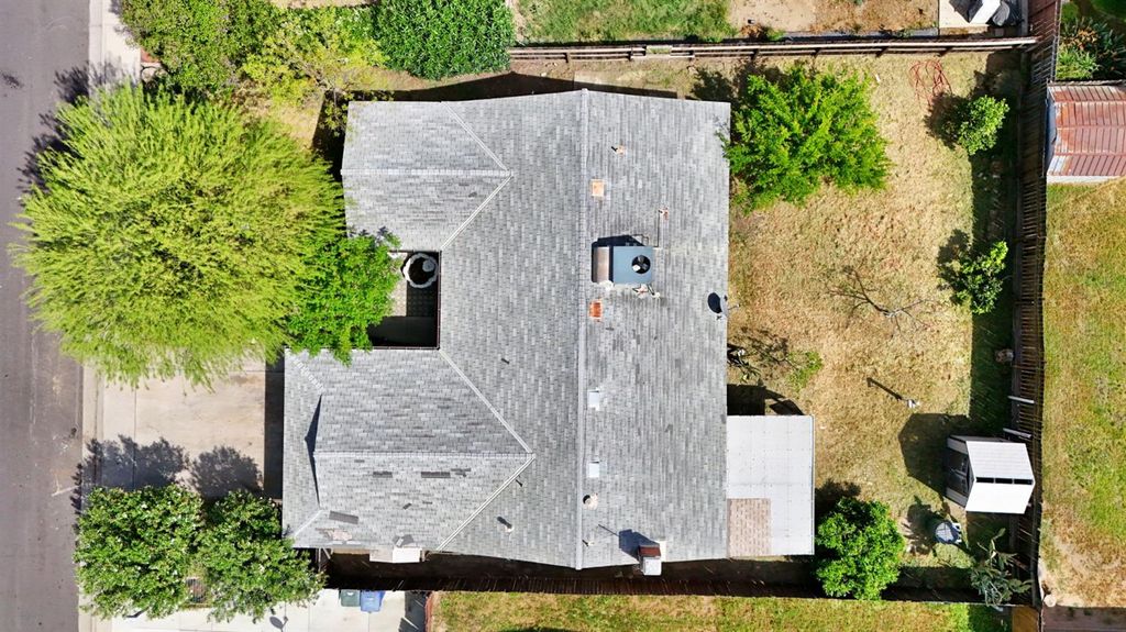 Image 37 of property listing at 546 W Swift Avenue, Clovis, CA 93612