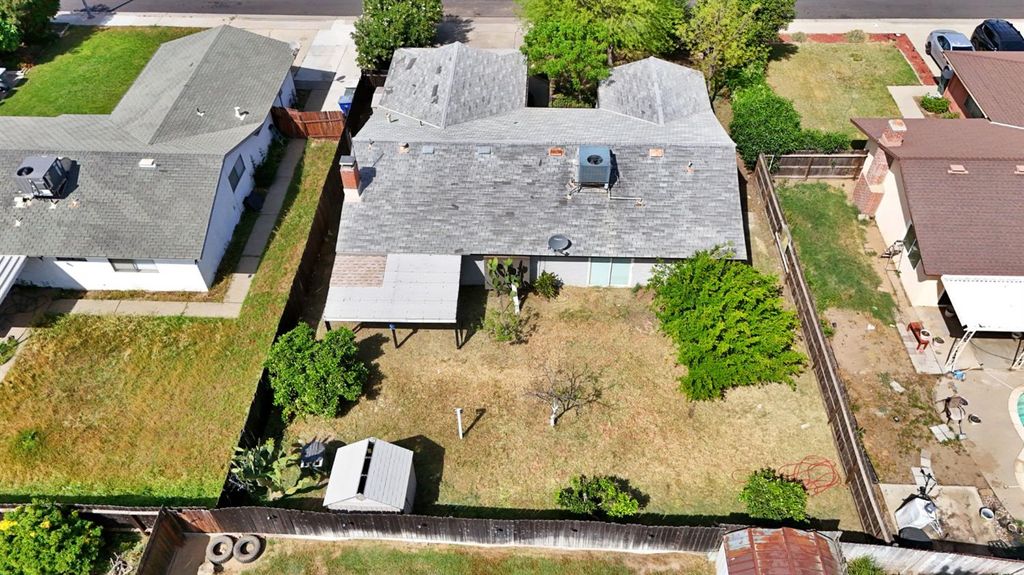 Image 38 of property listing at 546 W Swift Avenue, Clovis, CA 93612