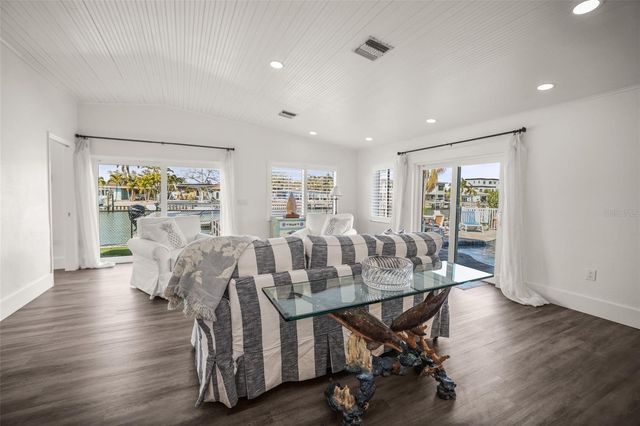 7833 1ST AVENUE S, St Petersburg, FL 33707