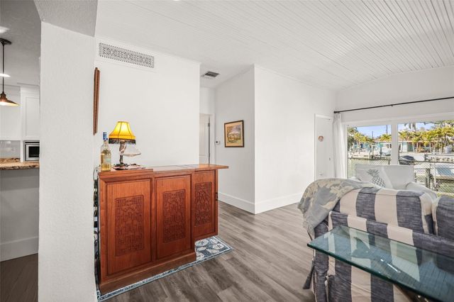 7833 1ST AVENUE S, St Petersburg, FL 33707