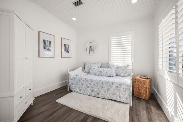 7833 1ST AVENUE S, St Petersburg, FL 33707