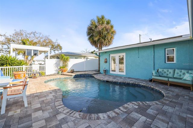 7833 1ST AVENUE S, St Petersburg, FL 33707