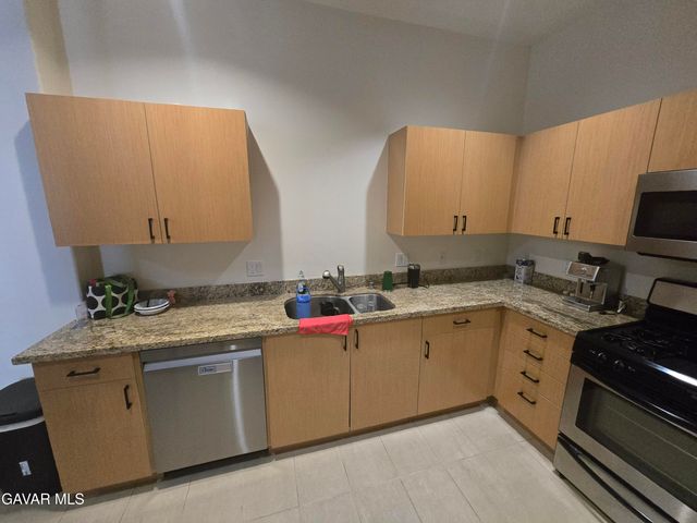 917 S New Hampshire Avenue Unit 301, Los Angeles, CA 90006