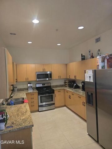 917 S New Hampshire Avenue Unit 301, Los Angeles, CA 90006