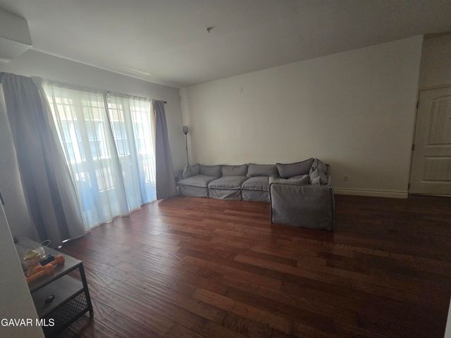 917 S New Hampshire Avenue Unit 301, Los Angeles, CA 90006
