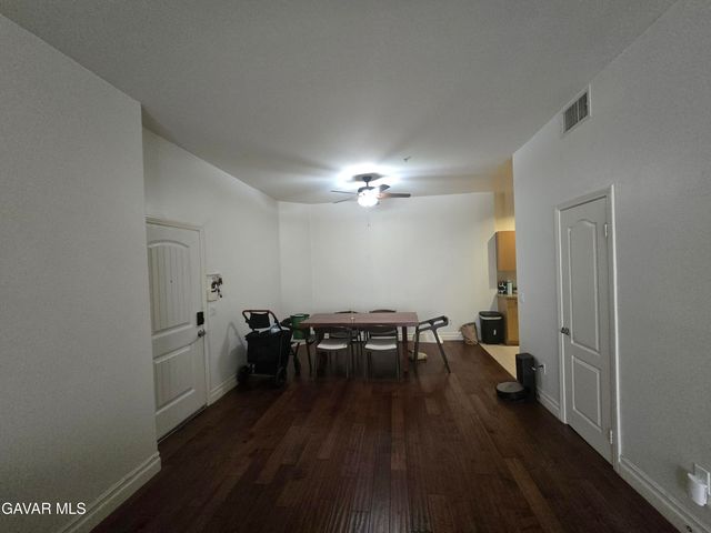 917 S New Hampshire Avenue Unit 301, Los Angeles, CA 90006