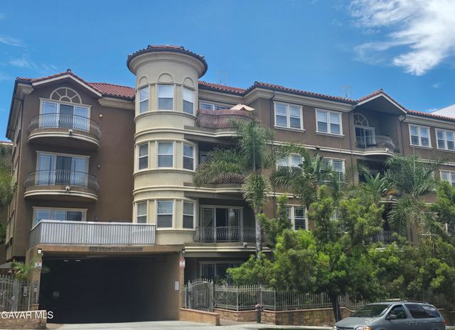 917 S New Hampshire Avenue Unit 301, Los Angeles, CA 90006