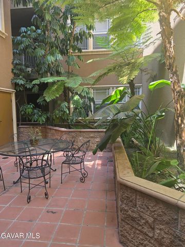 917 S New Hampshire Avenue Unit 301, Los Angeles, CA 90006