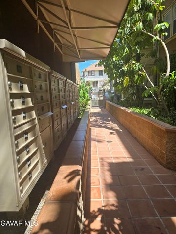 917 S New Hampshire Avenue Unit 301, Los Angeles, CA 90006