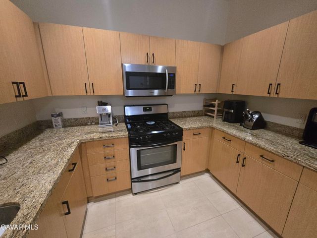 917 S New Hampshire Avenue Unit 301, Los Angeles, CA 90006