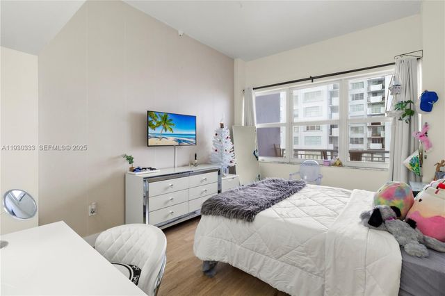 18061 Biscayne Blvd PH01, Aventura, FL 33160