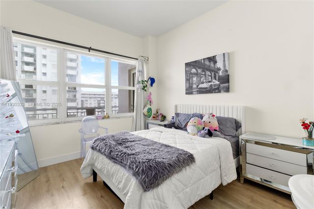 18061 Biscayne Blvd PH01, Aventura, FL 33160