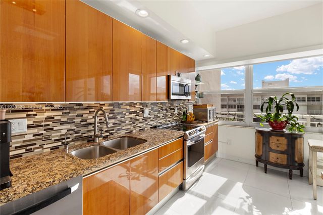 18061 Biscayne Blvd PH01, Aventura, FL 33160