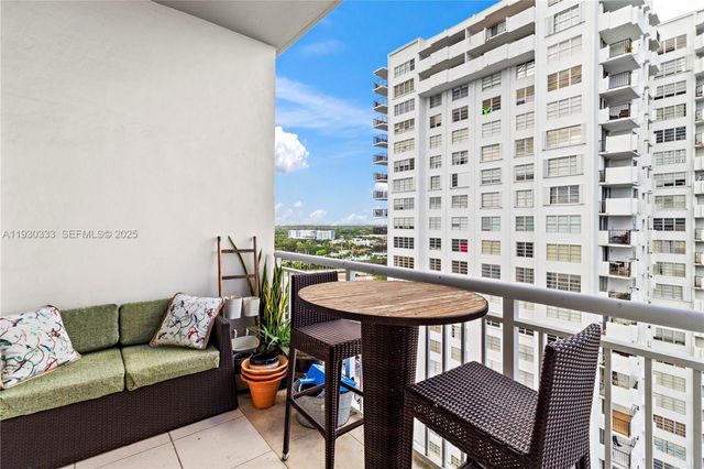 18061 Biscayne Blvd PH01, Aventura, FL 33160