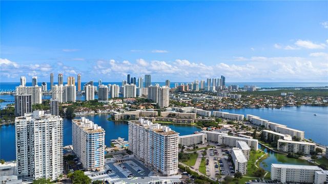 18061 Biscayne Blvd PH01, Aventura, FL 33160