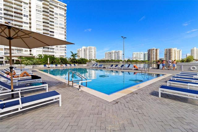 18061 Biscayne Blvd PH01, Aventura, FL 33160