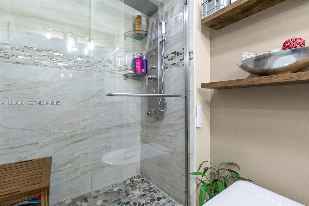 Image 22 of property listing at 18061 Biscayne Blvd PH01, Aventura, FL 33160