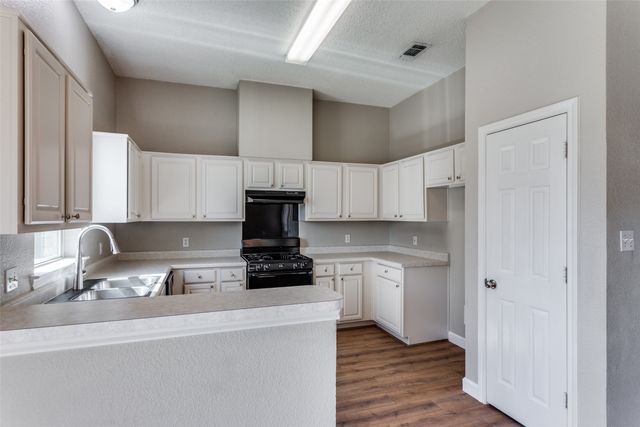 7317 Royal Oak Drive, Benbrook, TX 76126