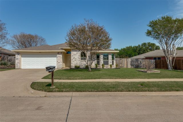 7317 Royal Oak Drive, Benbrook, TX 76126