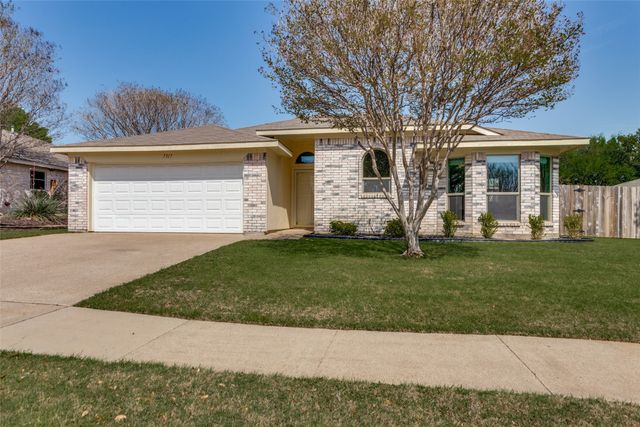 7317 Royal Oak Drive, Benbrook, TX 76126