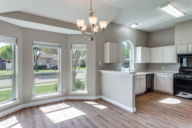 7317 Royal Oak Drive, Benbrook, TX 76126