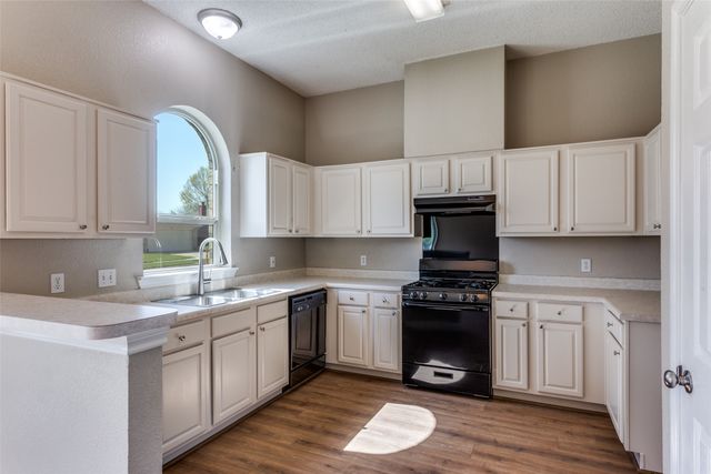 7317 Royal Oak Drive, Benbrook, TX 76126