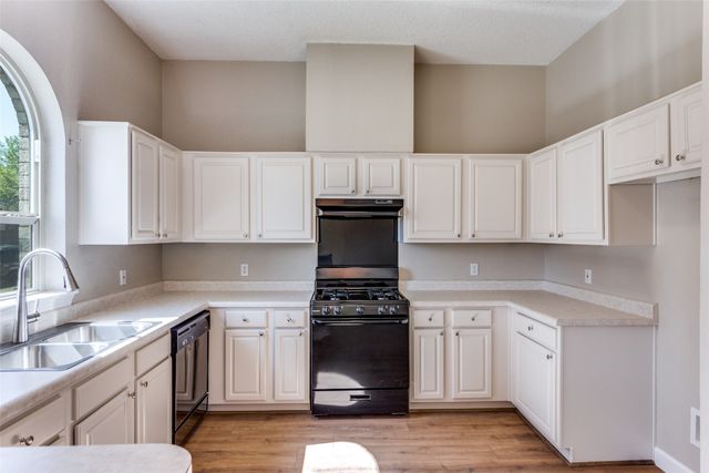 7317 Royal Oak Drive, Benbrook, TX 76126