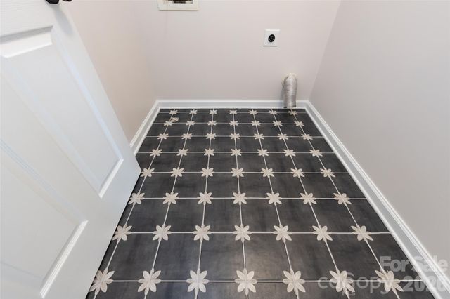 2130 Winthorp Ridge Road, Charlotte, NC 28270