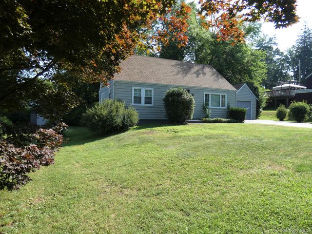 28 Hilltop Drive, New Windsor, NY 12553