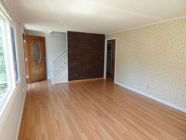 28 Hilltop Drive, New Windsor, NY 12553