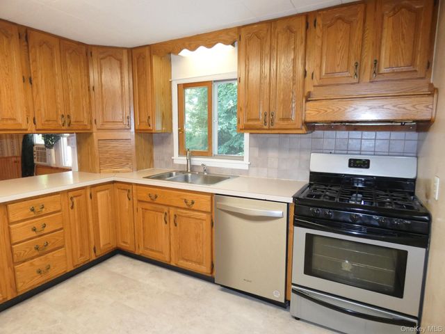 28 Hilltop Drive, New Windsor, NY 12553