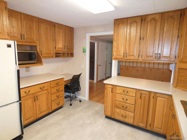 28 Hilltop Drive, New Windsor, NY 12553