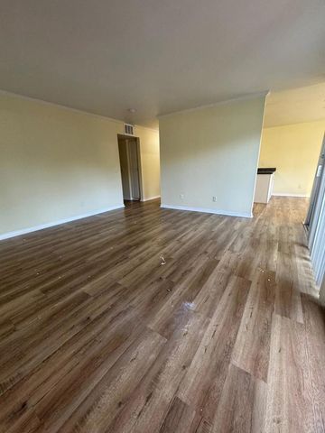 17159 W Bernardo Drive 102, San Diego, CA 92127