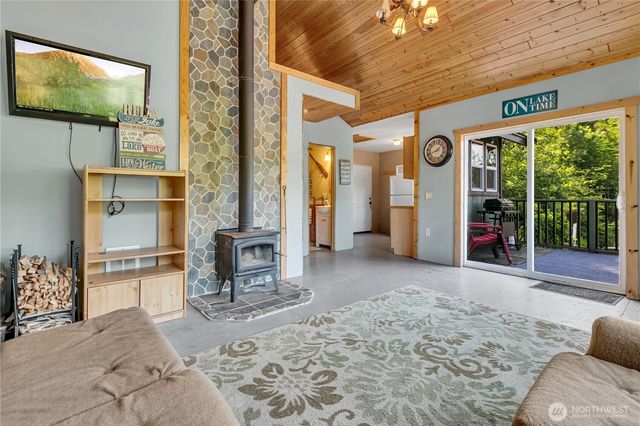 39420 Ski Park Road E, Eatonville, WA 98328