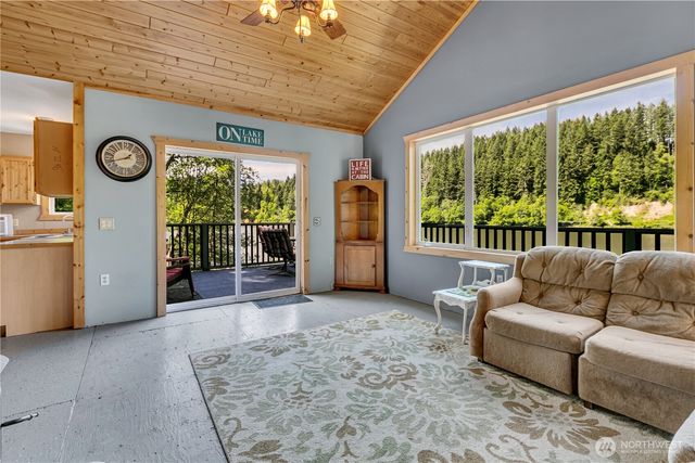 39420 Ski Park Road E, Eatonville, WA 98328