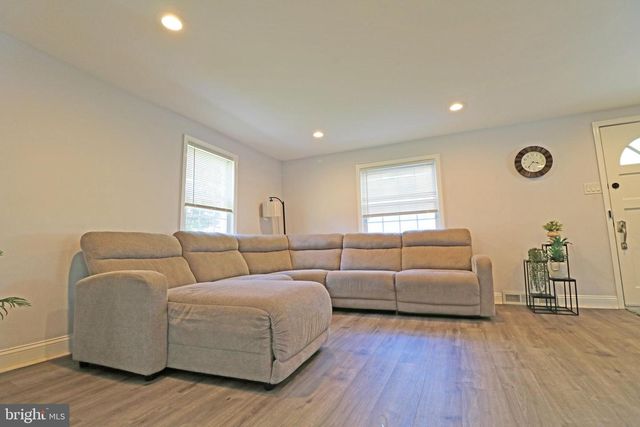 602 W SOUTH AVE, Glenolden, PA 19036