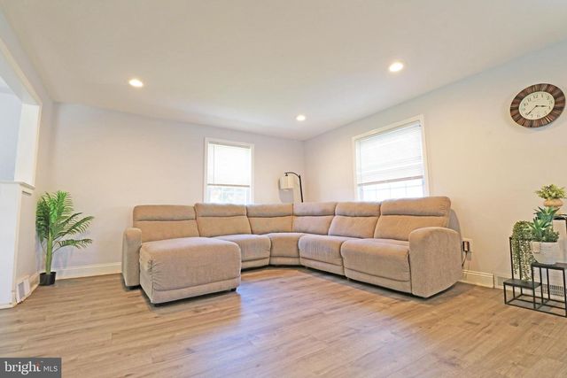 602 W SOUTH AVE, Glenolden, PA 19036