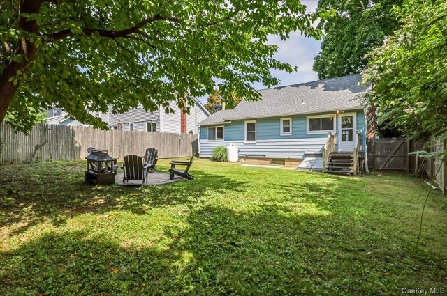 5 Coles Place, Northport, NY 11768