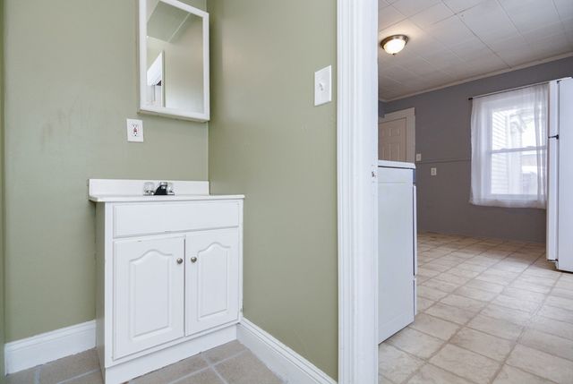 23 Grove St 1-1, Haverhill, MA 01832