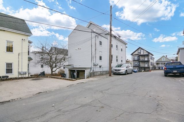 23 Grove St 1-1, Haverhill, MA 01832